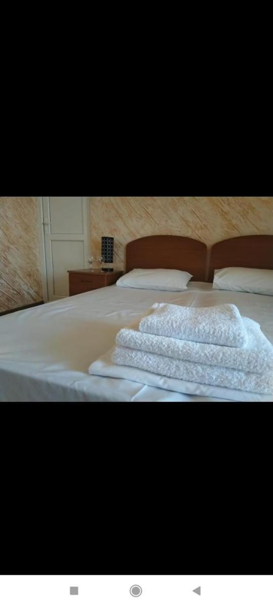 Geno Guest House Kvariati Phòng bức ảnh