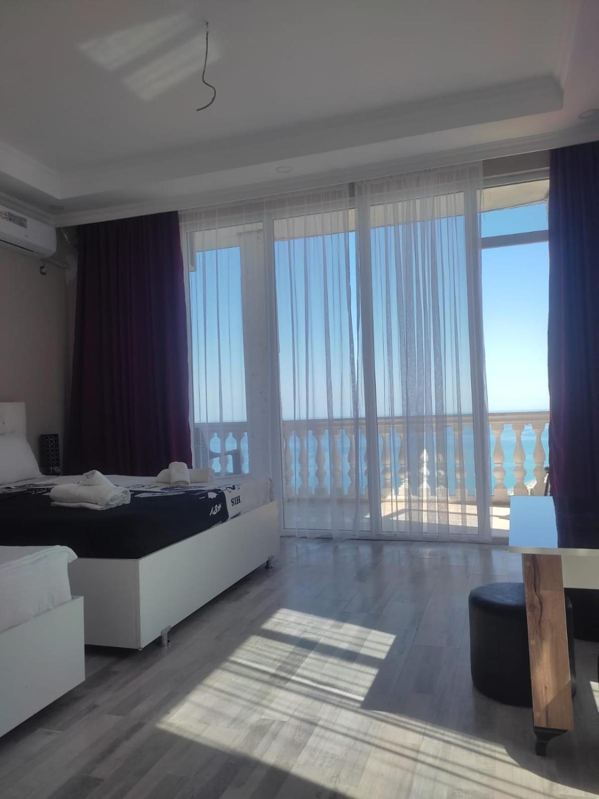 Geno Guest House Kvariati Phòng bức ảnh